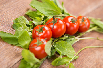 tomatoes with mint
