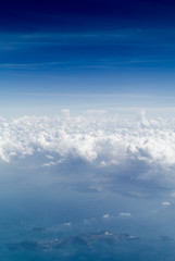 Wolken / Blick aus dem Flugzeug in den Tropen