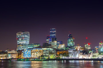 Fototapeta na wymiar LONDON, UK - APRIL 15, 2015: London night view