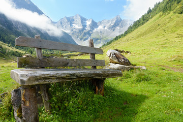 Holzbank auf der Hochalm