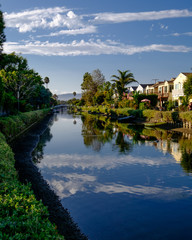 Obraz premium Clouds reflect in the canals at Venice, California