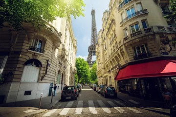 Fototapeten Gebäude in Paris in der Nähe des Eiffelturms © Iakov Kalinin