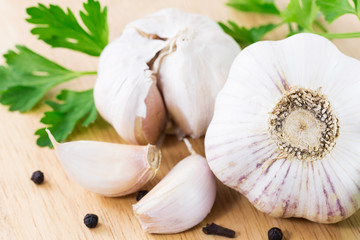 garlic with parsley leaves