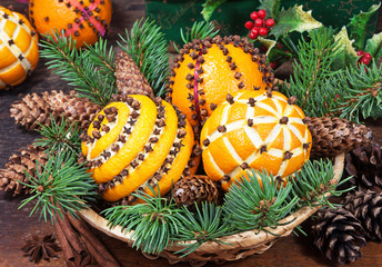 Fototapeta na wymiar Christmas decoration with oranges in the basket and fir tree