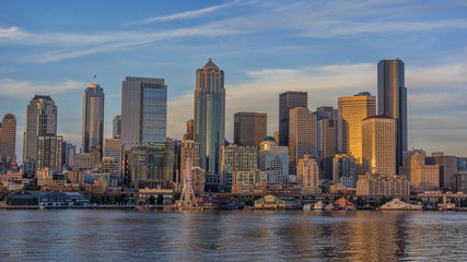 Naklejka premium Downtown Seattle in the Evening Sun