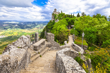 Fototapeta na wymiar beautiful landscapes of San Marino - view with Rocca della Guait