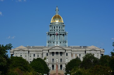 Fototapeta na wymiar Colorado State Capitol Building on a Sunny Breezy day