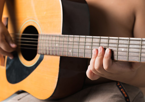 little finger kid on guitar