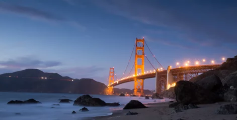 Fotobehang Baker Beach, San Francisco Golden Gate Bridge in de schemering. Marshall& 39 s Beach, San Francisco