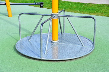 Kinderkarussell am Spielplatz