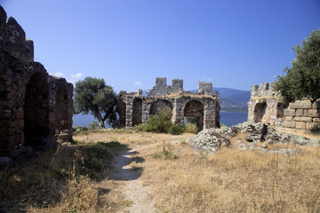 Fototapeta na wymiar The ruin of the old castle on Lake Bafa, Turkey