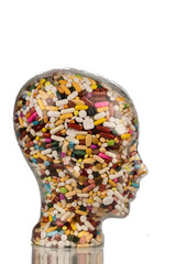 Kopf aus Glas mit Tabletten