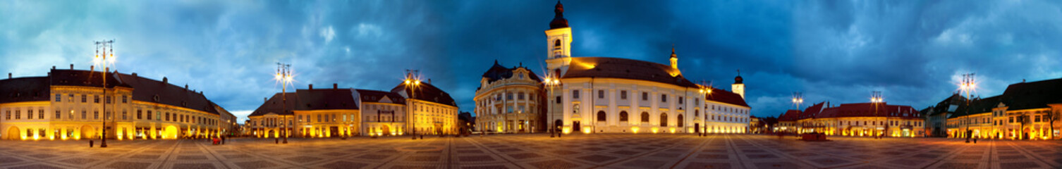Fototapeta na wymiar Sibiu by night