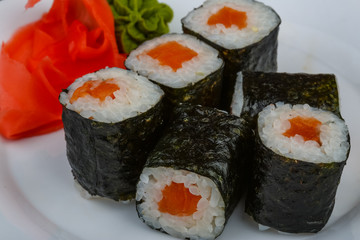 Salmon maki