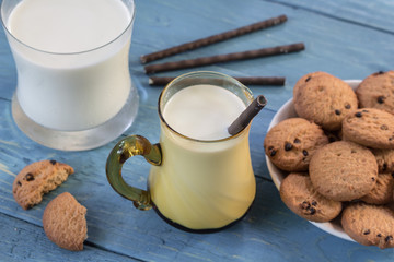 Close up cookies and glass of milk on wooden table