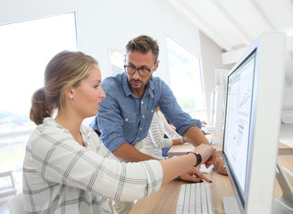 Obraz premium Student girl with teacher working on desktop computer