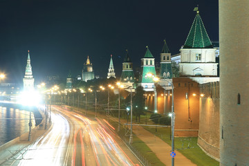 Obraz premium night city traffic lights