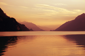 coucher de soleil sur le lac suisse