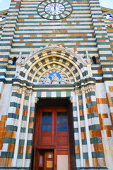 Obraz premium Facade of the Prato Cathedral, Tuscany, Italy / Late Gothic facade(1386-1457) of Prato Cathedral. On the lunette above the main door it was placed a fine glazed terracotta by Andrea della Robbia.