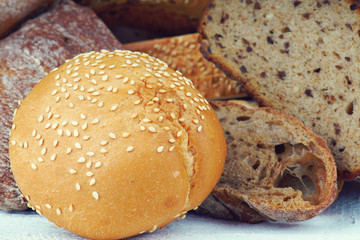 Bun and sliced bread