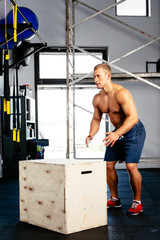 Fototapeta na wymiar Young athlete preparing for a box jump