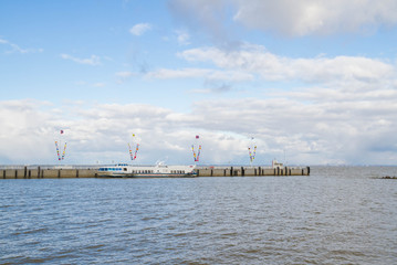 Fototapeta premium The Gulf of Finland in the Park Peterhof
