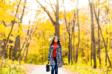 Fototapeta premium Beautiful woman in autumn park