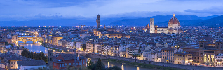 Fototapeta na wymiar panorama go morning twilight of Florence in Italy