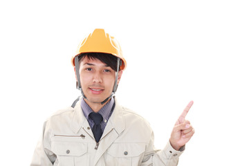 指示する笑顔の労働者