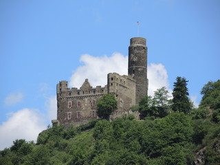Fototapeta na wymiar Burg Maus im Mittelrheintal