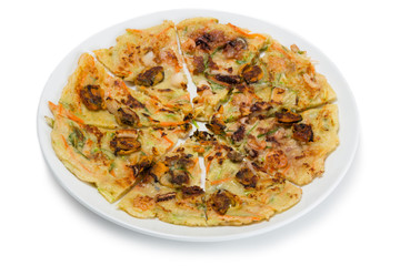 Korean fritters cooked mussels and vegetables