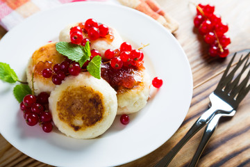 Cottage cheese pancakes with fresh currants, healthy breakfast