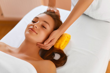 Obraz na płótnie Canvas Face skin. Woman receiving facial spa treatment, massage.