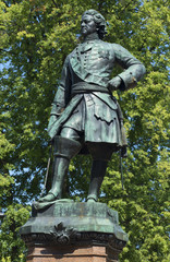 Скульптура Петра Первого крупным планом. Фрагмент памятника в Кронштадте
