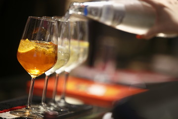 versare vino