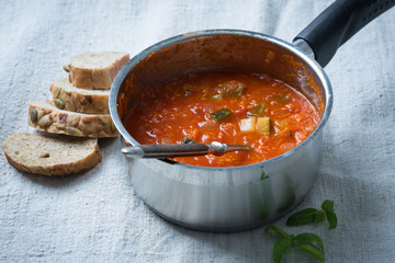 Tomatensuppe im Topf