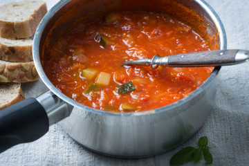 Tomatensuppe im Topf