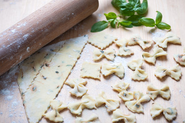 Selbstgemachte Kräuterfarfalle