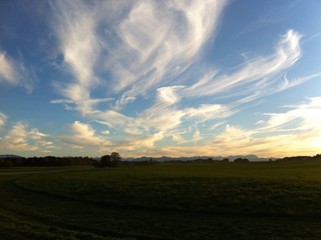 Fototapeta premium Wolken fliegen dahin