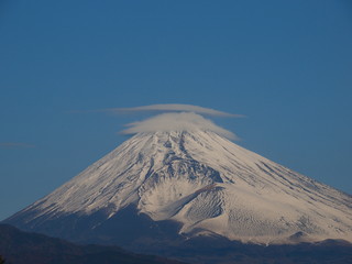 傘雲二段重ね～三島の地から見ゆ