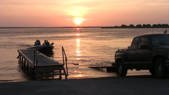 fishing boat take out sunset HD