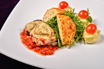 pork rind cheese with tomato and pepper sauce, mashed potatoes,