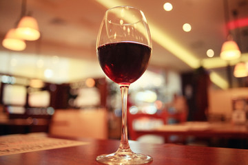 blurred background in restaurant