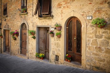 Fototapeta na wymiar Typical street in Tuscany, Italy