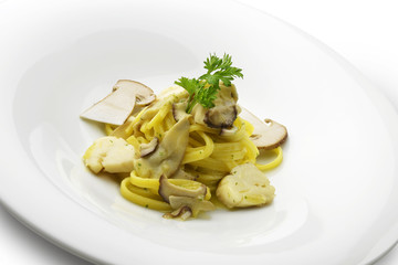 Tagliatelle pasta with scallops and porcini mushrooms