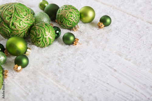 &quot;Dekoration zu Weihnachten in grün, maigrün oder lindgrün mit Holz
