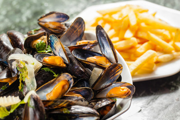 Steamed mussels and French fries - obrazy, fototapety, plakaty