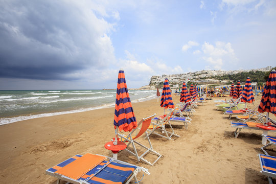 Puglia, tempo variabile, ombrelloni chiusi