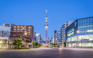 Fototapete Tokio Blick auf die Straße von Tokio und den Himmelsbaum von Tokio bei Nacht