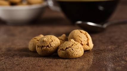 Amarettini und Kaffee